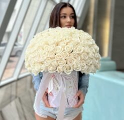 100 White Roses in a Box